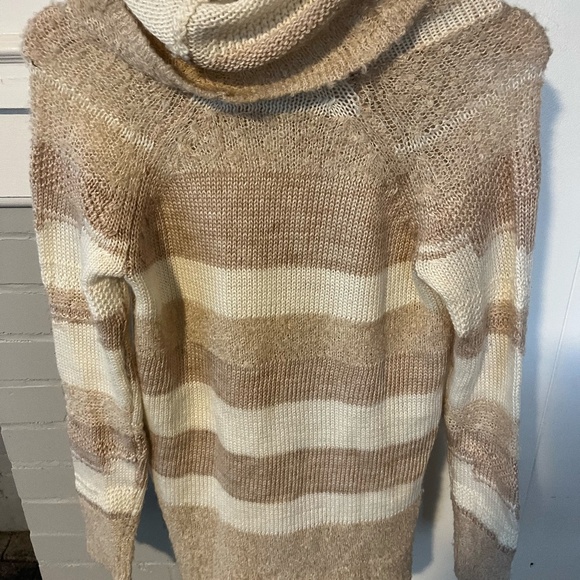 Design History Tan and white turtle neck sweater - Picture 3 of 3